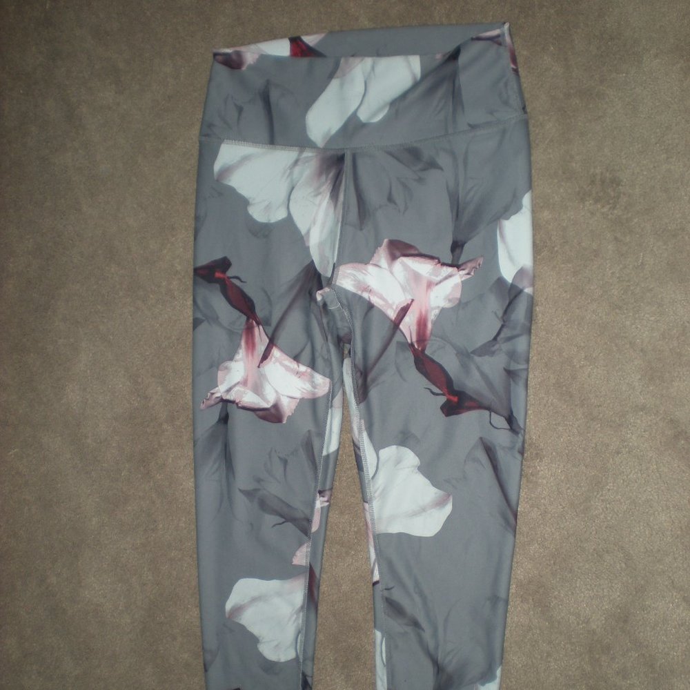 Womens M Fabletics Workout Pants